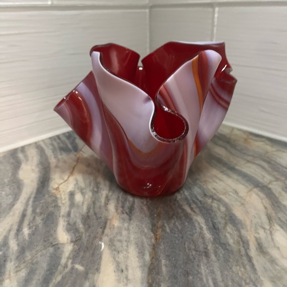 Swirl Handkerchief Burgundy White Art Glass Vase
Approx 4.5” tall - Picture 3 of 6